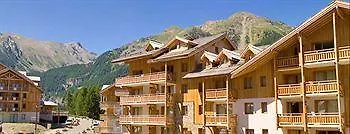 Madame Le Parc Des Airelles Apartmanhotel 3*